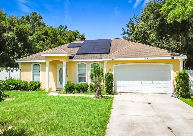 Single family home for sale at 215 Oak Cir, Ocala, FL 34472 | MLS# N6145397 | Listing updated on 2026-09-17