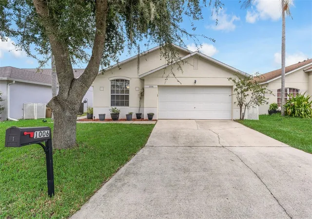 Photo 1 of Single family home for sale at 1006 Clear Crk Cir, Clermont, FL 34714 | MLS# O6434328 | Listing updated on 2026-10-09