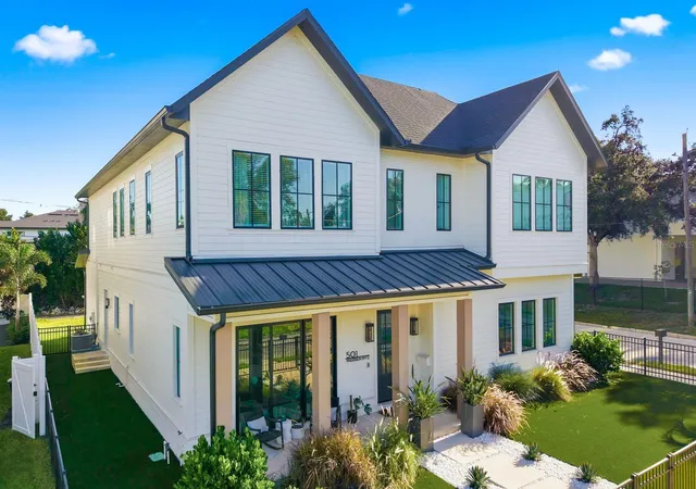 Townhouse for sale at 501 W Warren Ave #2, TAMPA, FL 33602 | MLS# TB8539750