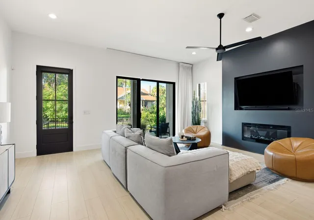 Photo 3 of Townhouse for sale at 501 W Warren Ave #2, Tampa, FL 33602 | MLS# TB8539750 | Listing updated on 2026-09-14