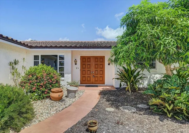 2nd image of 11 Old Trail Rd, Englewood, FL 34223 | MLS# TB8539756