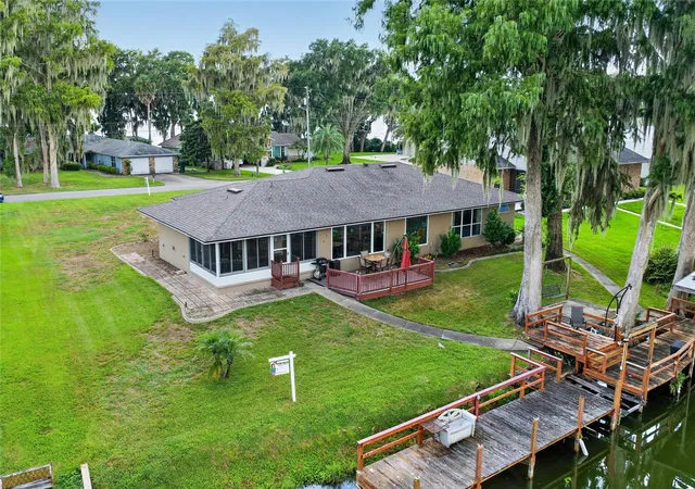 Photo 4 of Single family home for sale at 235 Temple Cir, Eustis, FL 32726 | MLS# O6434359 | Listing updated on 2026-08-28