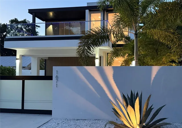1st image of 1671 Arlington St, Sarasota, FL 34239 | MLS# A4703257