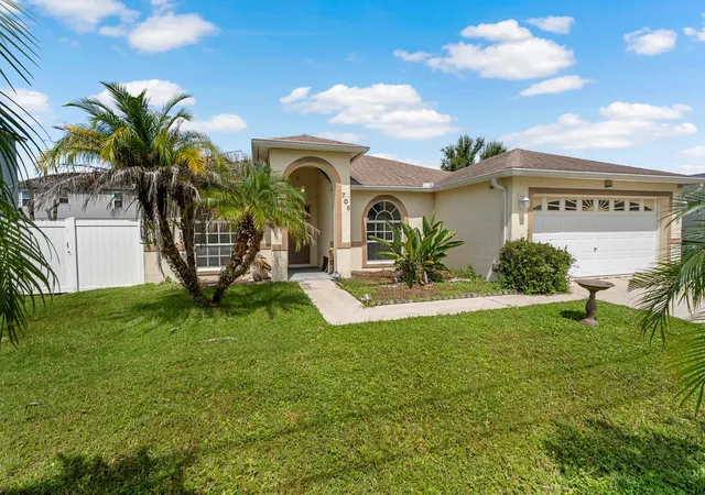 Single family home for sale at 705 Robin Ct, Kissimmee, FL 34759 | MLS# S5155803