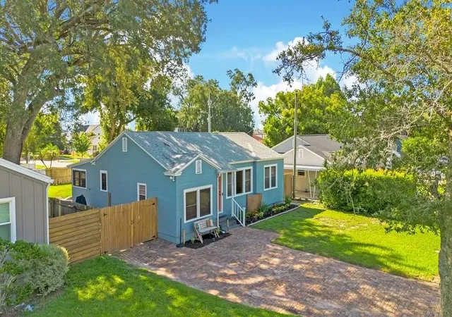 Photo 3 of Single family home for sale at 753 Floral Dr, Orlando, FL 32803 | MLS# O6434379 | Listing updated on 2026-10-02