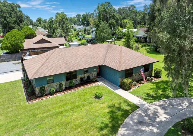 4th image of 1351 Cr 482N, Lake Panasoffkee, FL 33538 | MLS# O6434403