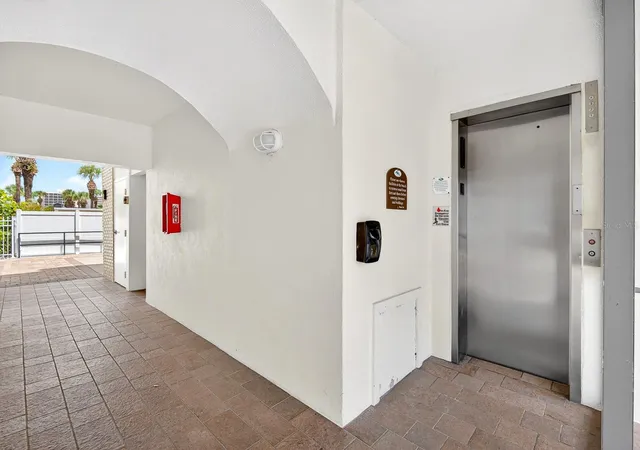 Listing Photo 4 - Condo for sale in building located at 6144 Midnight Pass Rd, Sarasota, FL 34242 - Unit #4N