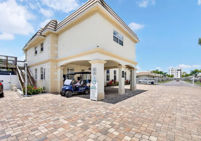 Listing Photo 5 - Condo for sale in building located at 6144 Midnight Pass Rd, Sarasota, FL 34242 - Unit #4N