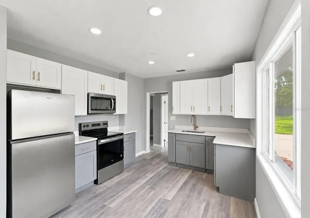 4th image of 8 Smyrna Dr, Debary, FL 32713 | MLS# O6434433