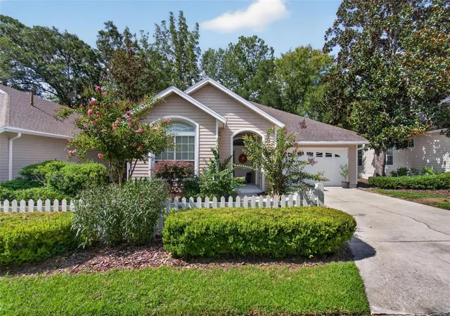 Single family home for sale at 9438 SW 39th Avenue W, GAINESVILLE, FL 32608 | MLS# GC542823