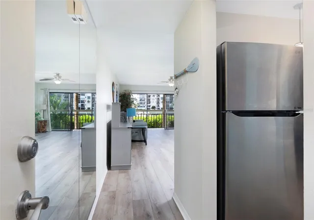 Listing Photo 4 - Condo for sale in building located at 7903 Sailboat Key Blvd S, SOUTH PASADENA, FL 33707 - Unit #102