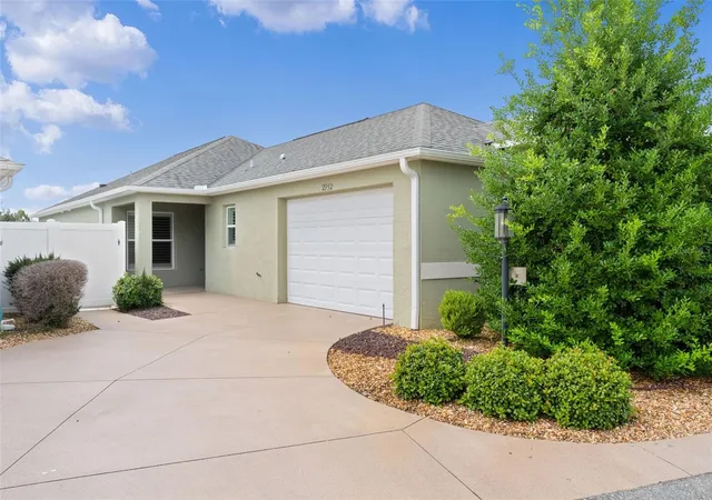 Photo 2 of Single family home for sale at 2952 Kramer Ct, The Villages, FL 32163 | MLS# G5116590 | Listing updated on 2026-09-23