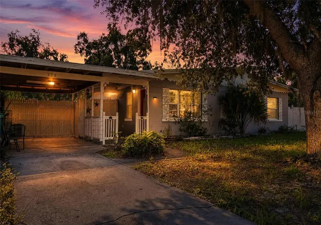 Photo 2 of Single family home for sale at 809 Donnelly St, Eustis, FL 32726 | MLS# G5116592 | Listing updated on 2026-09-08