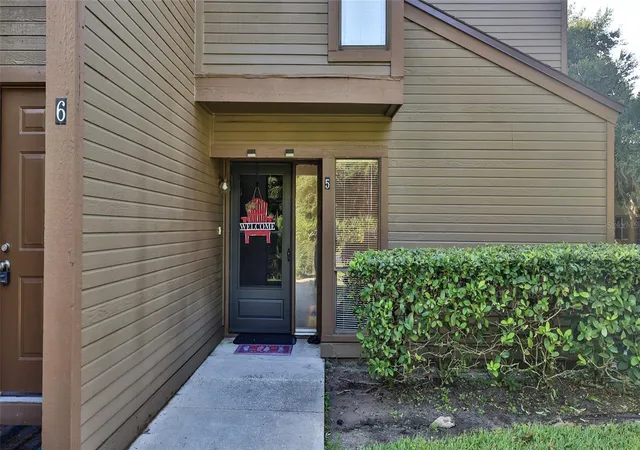 1st image of 5 Sherbury Ct, Palm Coast, FL 32137 | MLS# FC320768
