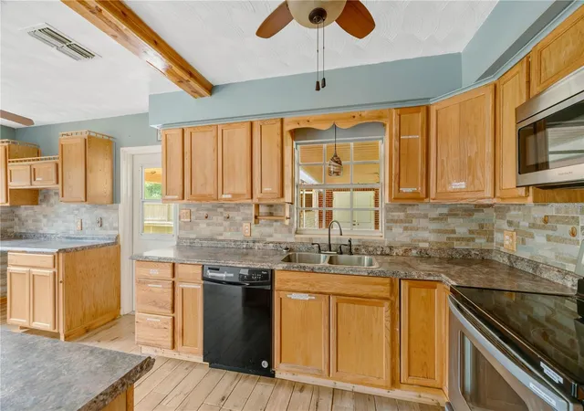 3rd image of 1619 N Dover Rd, Dover, FL 33527 | MLS# TB8539862