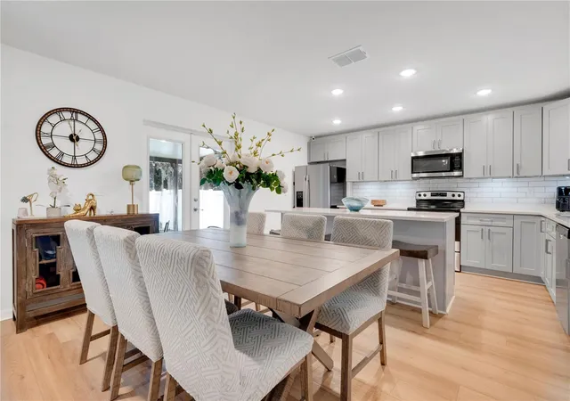 Photo 3 of Single family home for sale at 233 E 16th St, Apopka, FL 32703 | MLS# G5116593 | Listing updated on 2026-09-29