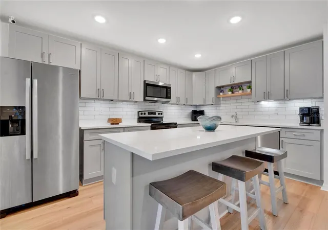 Photo 3 of Single family home for sale at 233 E 16Th St, Apopka, FL 32703 | MLS# G5116593 | Listing updated on 2026-09-29