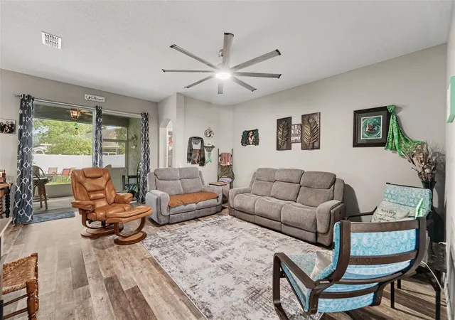 4th image of 13144 Laurel Crest Ct, Grand Island, FL 32735 | MLS# O6434473
