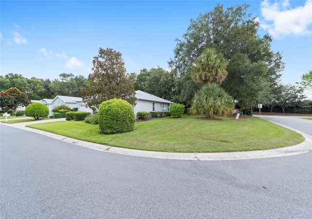 Photo 3 of Single family home for sale at 8298 SW 79th Circle, Ocala, FL 34476 | MLS# OM730628 | Listing updated on 2026-09-23