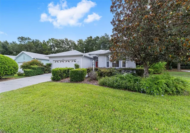 Photo 4 of Single family home for sale at 8298 SW 79th Circle, Ocala, FL 34476 | MLS# OM730628 | Listing updated on 2026-09-23