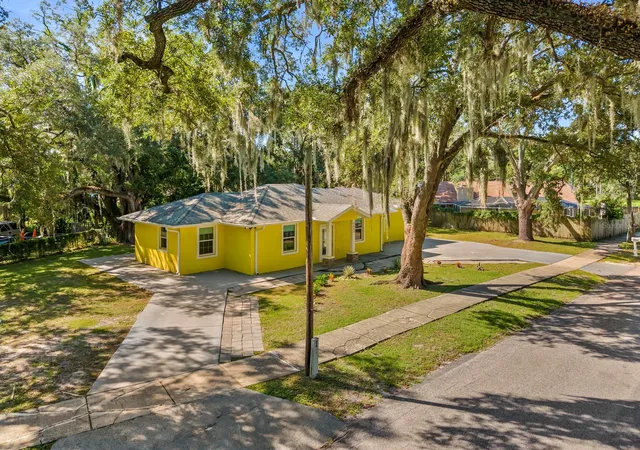 2nd image of 9609 Takomah Trl, Tampa, FL 33617 | MLS# TB8539902