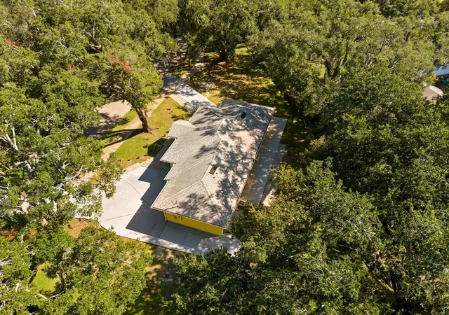 3rd image of 9609 Takomah Trl, Tampa, FL 33617 | MLS# TB8539902