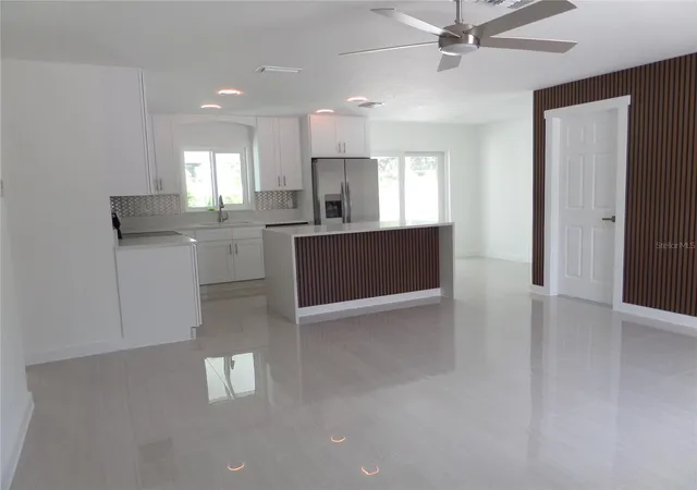 Photo 3 of Single family home for sale at 4925 Silk Oak Dr, Sarasota, FL 34232 | MLS# A4703314 | Listing updated on 2026-08-25