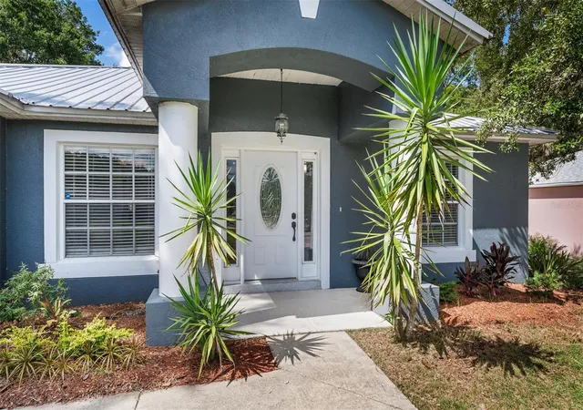 3rd image of 1031 E Walts Ave, Deland, FL 32724 | MLS# V4950793