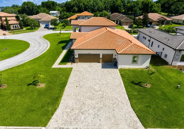 Photo 2 of Single family home for sale at 12926 Brunello Cir, Clermont, FL 34711 | MLS# S5155846 | Listing updated on 2026-08-28