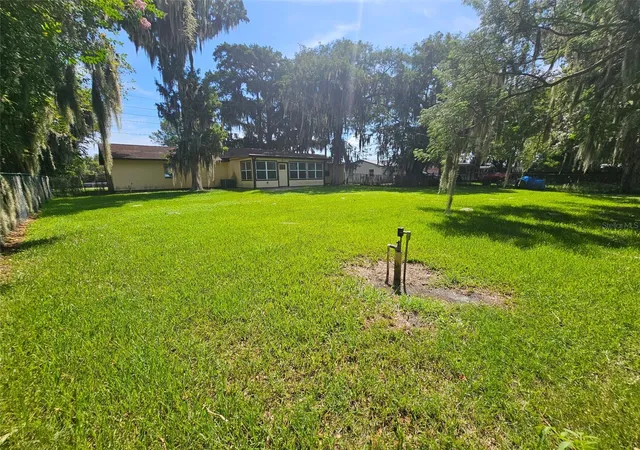 Photo 3 of Single family home for sale at 1292 E Lake Shore Blvd, Kissimmee, FL 34744 | MLS# TB8539957 | Listing updated on 2026-10-10