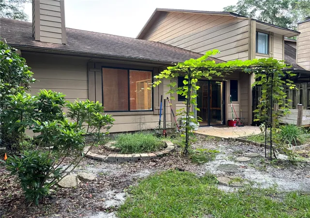 Photo 3 of Sale Pending at 110 Silver Bow Trl, Deland, FL 32724 | MLS# V4950795 | Listing updated on 2026-10-06