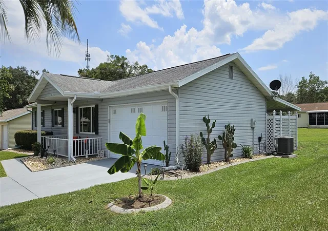 Photo 2 of Single family home for sale at 8142 Sw 106th Street, Ocala, FL 34481 | MLS# OM730639 | Listing updated on 2026-09-19