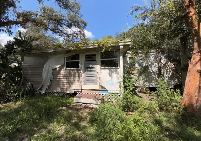 1st image of 16100 Se 253rd Ct, Umatilla, FL 32784 | MLS# V4950796