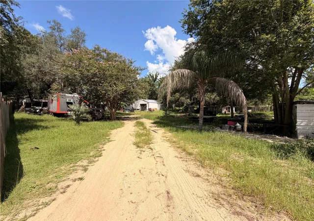 5th image of 16100 Se 253Rd Ct, Umatilla, FL 32784 | MLS# V4950796