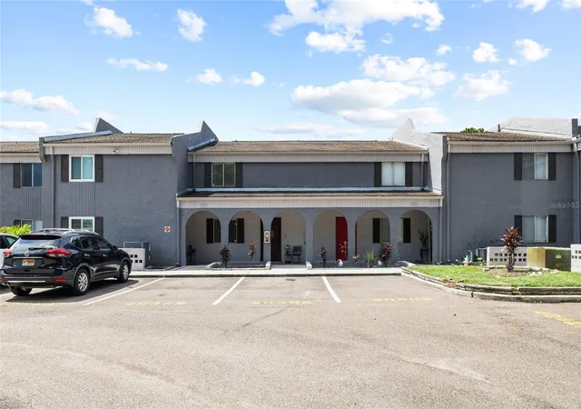 3rd image of 4038 Cortez Dr, TAMPA, FL 33614