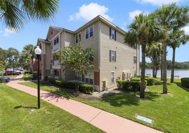 Photo 2 of Sale Pending at 1939 Summer Clb Dr #111, Oviedo, FL 32765 | MLS# O6434574 | Listing updated on 2026-09-01