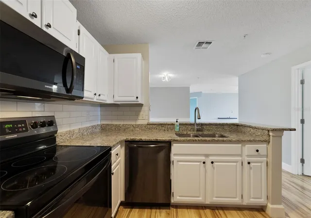 Photo 4 of Sale Pending at 1939 Summer Clb Dr #111, Oviedo, FL 32765 | MLS# O6434574 | Listing updated on 2026-09-01