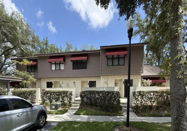 Townhouse for sale at 819 Oak Park Pl, BRANDON, FL 33511 | MLS# TB8540009