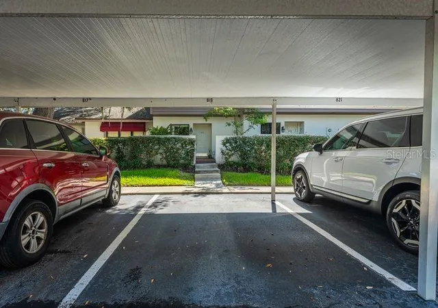 Photo 1 of Townhouse for sale at 819 Oak Park Pl, Brandon, FL 33511 | MLS# TB8540009 | Listing updated on 2026-10-05