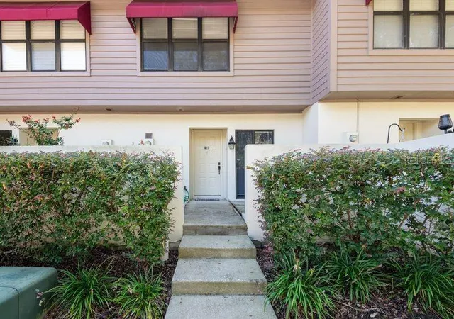 Photo 2 of Townhouse for sale at 819 Oak Park Pl, Brandon, FL 33511 | MLS# TB8540009 | Listing updated on 2026-10-05
