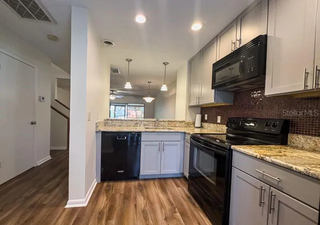 Photo 4 of Townhouse for sale at 819 Oak Park Pl, Brandon, FL 33511 | MLS# TB8540009 | Listing updated on 2026-10-05