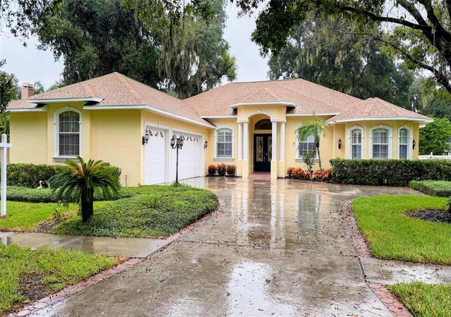 Photo 1 of Single family home for sale at 816 Citrus Wood Ln, Valrico, FL 33594 | MLS# TB8540016 | Listing updated on 2026-10-09