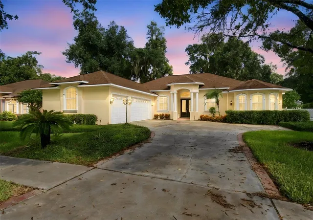 Photo 1 of Single family home for sale at 816 Citrus Wood Ln, Valrico, FL 33594 | MLS# TB8540016 | Listing updated on 2026-10-10