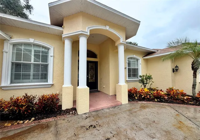 Photo 2 of Single family home for sale at 816 Citrus Wood Ln, Valrico, FL 33594 | MLS# TB8540016 | Listing updated on 2026-10-09