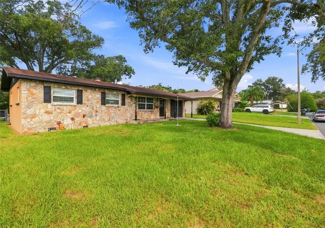 Photo 1 of Single family home for sale at 3203 Carleton Cir E, Lakeland, FL 33803 | MLS# P4939628 | Listing updated on 2026-09-05
