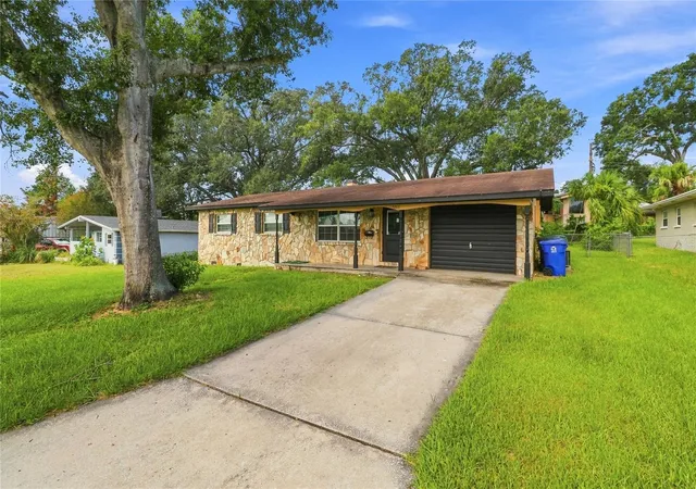 Photo 2 of Single family home for sale at 3203 Carleton Cir E, Lakeland, FL 33803 | MLS# P4939628 | Listing updated on 2026-09-05