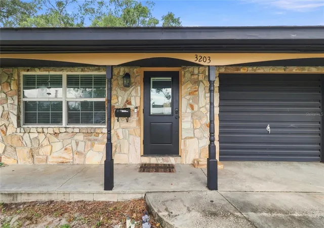 Photo 3 of Single family home for sale at 3203 Carleton Cir E, Lakeland, FL 33803 | MLS# P4939628 | Listing updated on 2026-09-05