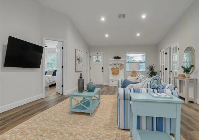 Photo 3 of Single family home for sale at 511 25th Avenue N, Saint Petersburg, FL 33704 | MLS# TB8540033 | Listing updated on 2026-09-20