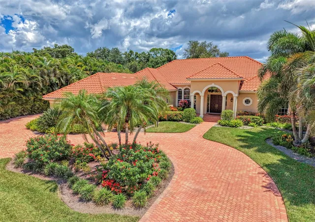 Photo 3 of Sale Pending at 314 Stone Briar Creek Dr, Venice, FL 34292 | MLS# N6145403 | Listing updated on 2026-10-06