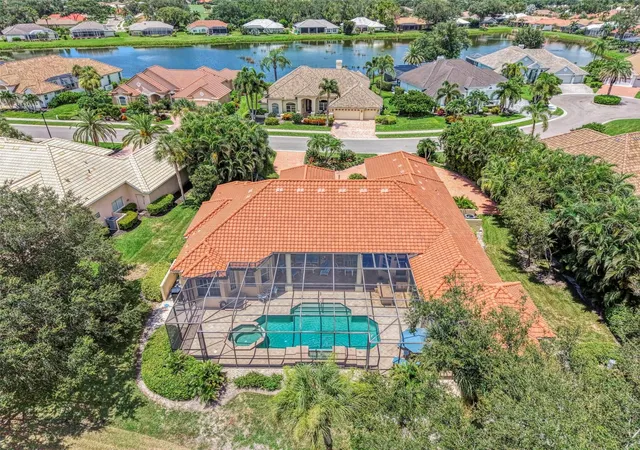 Photo 4 of Sale Pending at 314 Stone Briar Creek Dr, Venice, FL 34292 | MLS# N6145403 | Listing updated on 2026-10-06